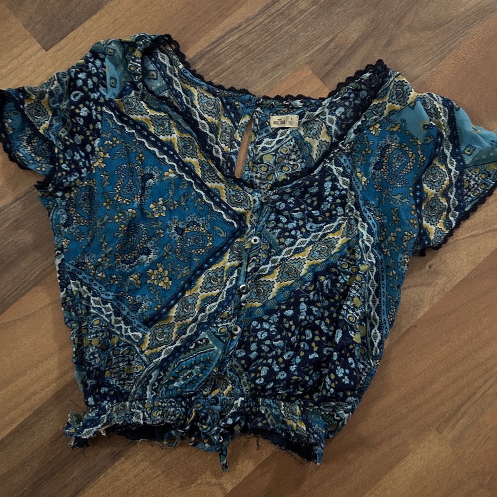 Patterned hollister top